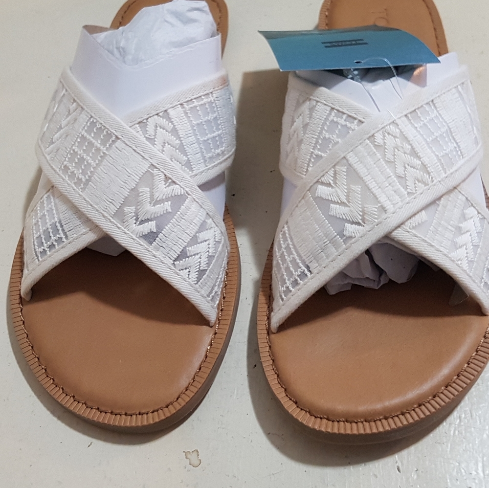 Tom's Natural Arrow Embroidered Mesh Sandals